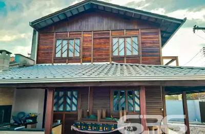 Casa com 4 quartos à venda na Amândio Cabral, Centro, Balneário Barra do Sul