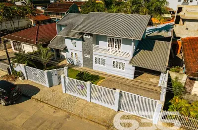 Casa com 5 quartos à venda na Rua Minas Gerais, 305, Nova Brasília, Joinville
