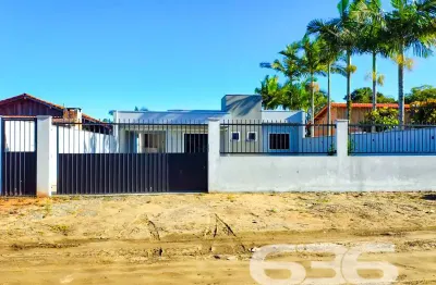 Casa com 4 quartos à venda na Rua Paraná, 11, Praia do Ervino, São Francisco do Sul