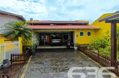 Casa com 3 quartos à venda na Rua Tuiuti, 33, Aventureiro, Joinville
