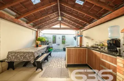 Casa com 3 quartos à venda na Rua Santa Catarina, 194, Floresta, Joinville