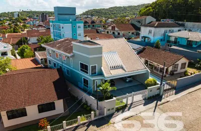 Casa com 11 quartos à venda na Rua Albano Schmidt, 561, Boa Vista, Joinville