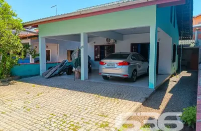 Casa com 2 quartos à venda na Amândio Cabral, 185, Centro, Balneário Barra do Sul
