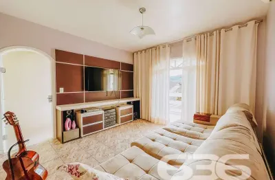 Casa com 4 quartos à venda na Rua Minas Gerais, 107, Nova Brasília, Joinville