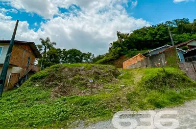 Terreno à venda na Avenida Paulo Schroeder, 83, Petrópolis, Joinville