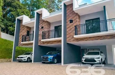Casa com 3 quartos à venda na Rua Quinze de Novembro, 50, Glória, Joinville