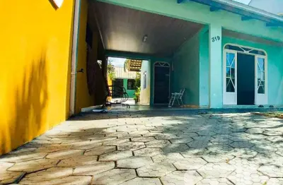 Casa com 3 quartos à venda na Rua Benício Felipe da Silva, 319, Adhemar Garcia, Joinville