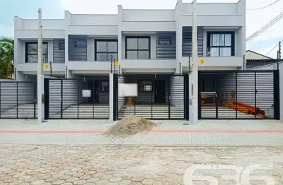 Casa com 3 quartos à venda na Rua Albano Schmidt, 38, Boa Vista, Joinville