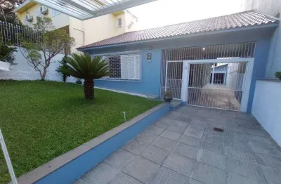 Casa com 3 quartos à venda na Rua Professor Clemente Pinto, Medianeira, Porto Alegre