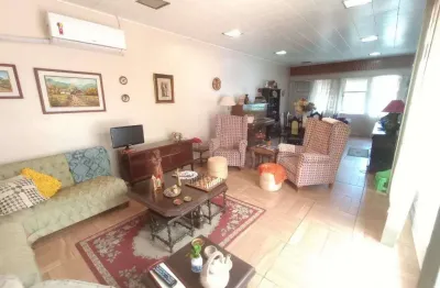 Casa com 3 quartos à venda na Rua Hugo Ribeiro, Menino Deus, Porto Alegre