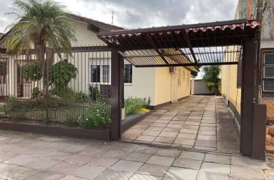 Casa com 3 quartos à venda na Rua Saudável, Medianeira, Porto Alegre