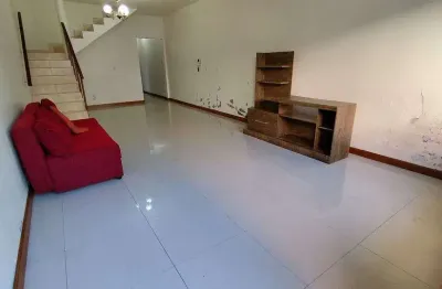 Casa com 3 quartos à venda na Travessa Alexandrino de Alencar, Azenha, Porto Alegre