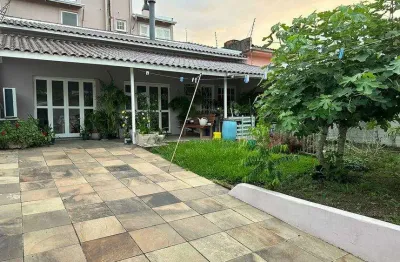 Casa com 3 quartos à venda na Avenida Rachel Wolfrid, Alto Petrópolis, Porto Alegre