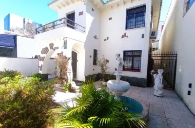 Casa com 3 quartos para alugar na Avenida Bastian, Menino Deus, Porto Alegre