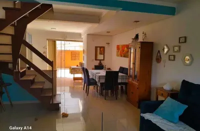 Casa com 3 quartos à venda na Rua Heitor Kramer, Guarujá, Porto Alegre