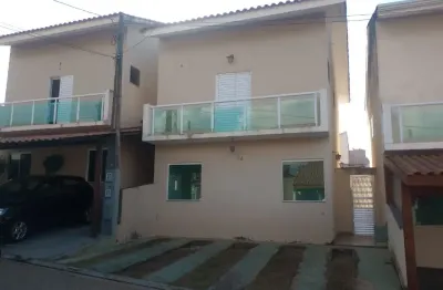 Sobrado no condomínio bella vista no wanel ville em sorocaba