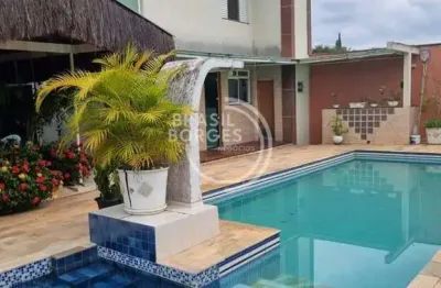 Casa/chácara com 3 suítes, piscina grande com spa, área gourmet, gazebo, quintal