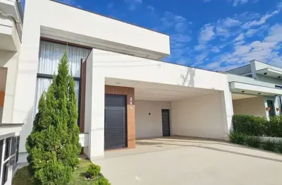 Casa térrea com 3 dormitorios, pé direito alto e área gourmet – infraestrutura completa