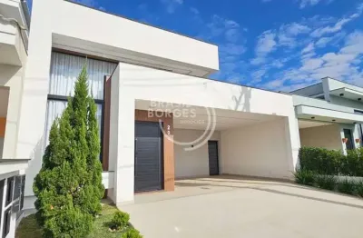 Casa térrea com 3 dormitorios, pé direito alto e área gourmet – infraestrutura completa