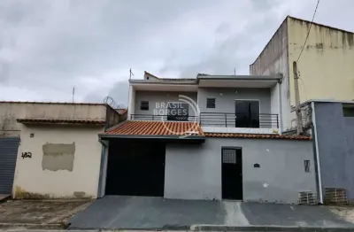 Casa com 89m² em um terreno de 100 m² com 2 dormitórios sendo 1 suíte no bairro Santa Catarina