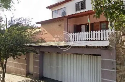 Casa para venda, 5 dormitórios, sendo 3 suítes, 6 banheiros, 6 vagas, 309,00m² Zona Leste.