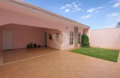 Casa Ampla e Térrea 220m² no Campolim/Elton Ville, 4 quartos, 2 Suítes, 2 cozinhas, 5 vagas de garagem.