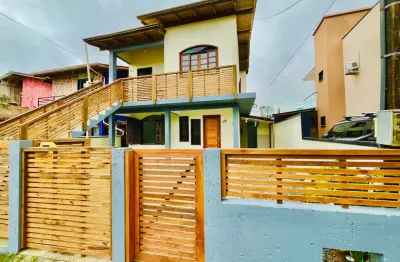 Locaçáo anual de apartamento térreo proximo a beira mar de garopaba.