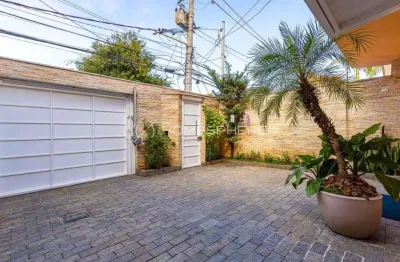 Casa à venda Rua Coronel Irlandino Sandoval, Jardim Paulistano. Sobrado à venda, 220m², 3 quartos, sendo 1 suíte, quintal e 4 vagas. Próximo ao Shopping Iguatemi e Av. Faria Lima