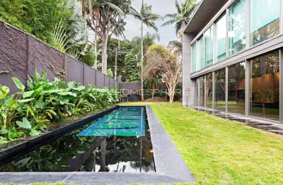 Rua méxico, jardim américa. casa à venda em jardim américa em frente ao clube paulistano, 1000m², 3 suítes, piscina, jardim com paisagismo por hanazaki, projeto amz, raquel silveira/vera niemeyer e be