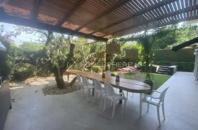 Casa em rua fechada. reformada há 5 anos, com 420 m², 4 quartos sendo 3 suítes à venda no bairro cidade jardim.