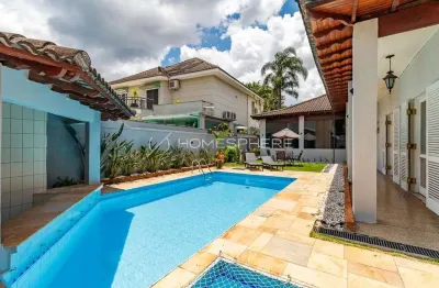 Casa de condomínio térrea com 371.14 m², terreno de 601 m², piscina, 4 quartos sendo 2 suítes