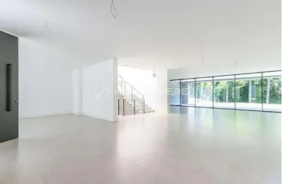 Casa de condomínio com 4 suítes e 6 vagas no alto da boa vista!