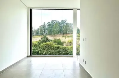 Casa de condomínio nova com 180 m², 4 quartos sendo 2 suítes à venda no bairro aldeia da serra.