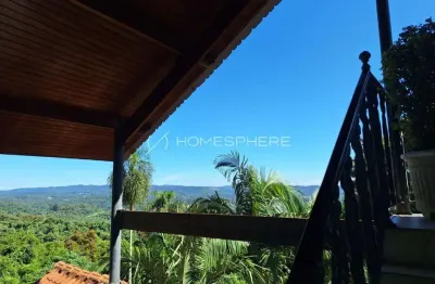 Casarão  estilo clássico e totalmente mobiliada e decorada