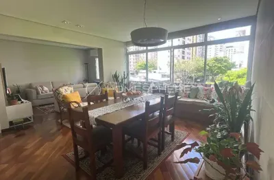 Apartamento amplo e iluminado, ventilação natural, no coração do jardim paulista