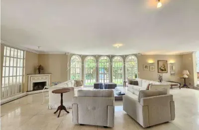 Casa com 700 m², 5 suítes  no bairro jardim everest/cidade jardim