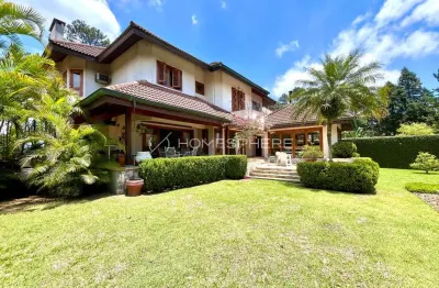 Casa a venda em aldeia da serra com 4 suites, grande jardim e piscina