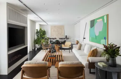 Apartamento com 204.0 m², à venda no bairro cerqueira césar.