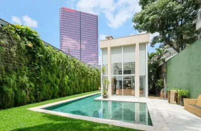 Vila madalena casas à venda na rua dos tamanás em são paulo. casa à venda em vila madalena com 480 m², 3 suítes, amplo jardim com paisagismo de gilberto elkis, piscina e 2 vagas