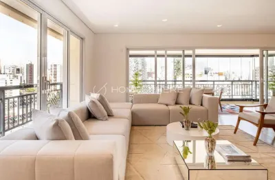 Apartamento com 275 m², 4 quartos sendo 4 suítes à venda no bairro Itaim Bibi.