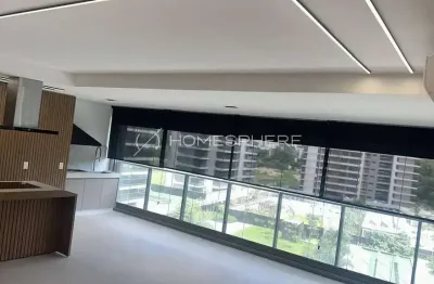 Apartamento no bairro Real Parque.  Com 142 m² privativos, possui 3 quartos sendo 3 suítes e 2 vagas de garagem.