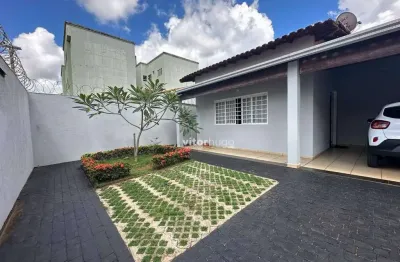 Casa com 3 quartos à venda no Santa Mônica, Uberlândia 