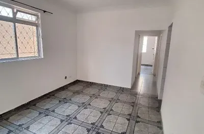 Ótimo apartamento térreo 2 quartos no boqueirão santos