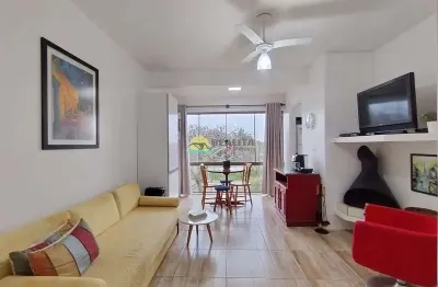 Apartamento 1 dormitório reformado, apenas um lance de escada!!