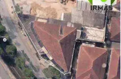 Terreno à venda com ampla frente e potencial de valor em santos