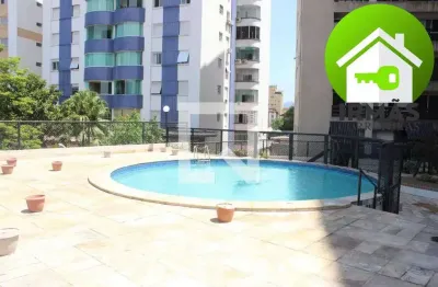 Sala living reformada, prédio de frente para praia do gonzaguinha