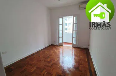 Quarto e sala integrado, 20 metros da praia – excelente localização!