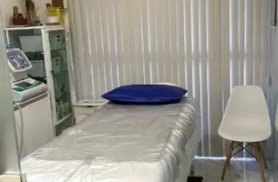 Sala Comercial Mobiliada – Andar Alto | Excelente Localização em Santos-SP