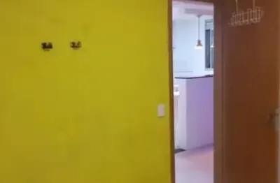 Apartamento 2/4 no condomínio solar das palmeiras em abrantes ,3º andar de escadas com vaga de estacionamento