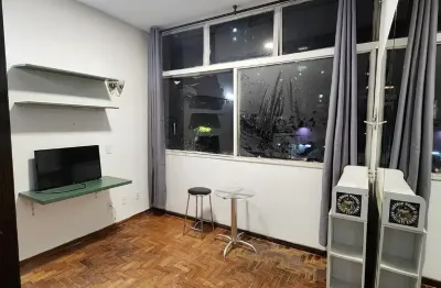 Kitnet no bairro santo agostinho, com 1 quarto, 1 banheiro, cozinha com armários e 21m².